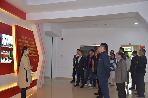 不忘初心跟党走——参观福兴经济开发区政治生活馆